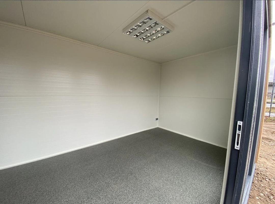 Contenedor comercial "Linz" — efecto madera