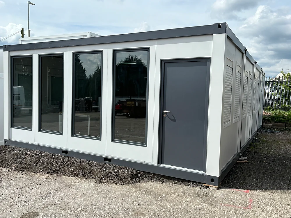 Oficina modular portátil — 4 módulos de 6x9,72 m