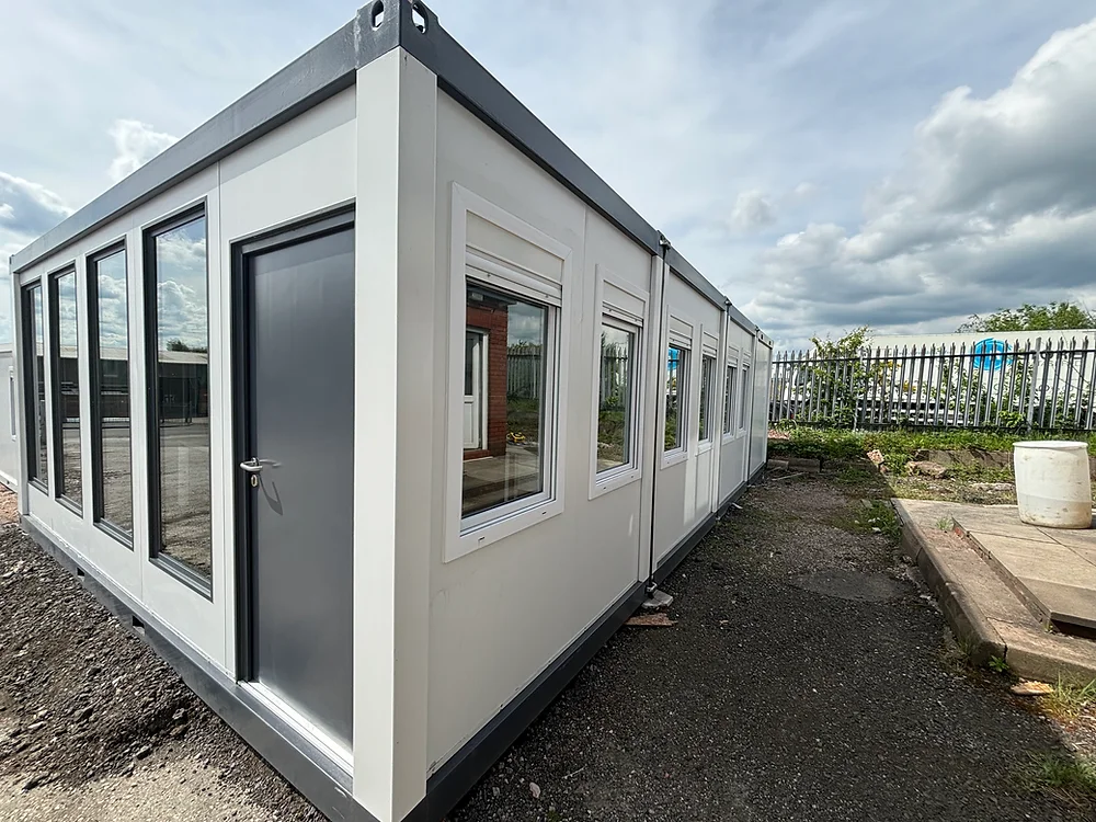 Oficina modular portátil — 4 módulos de 6x9,72 m