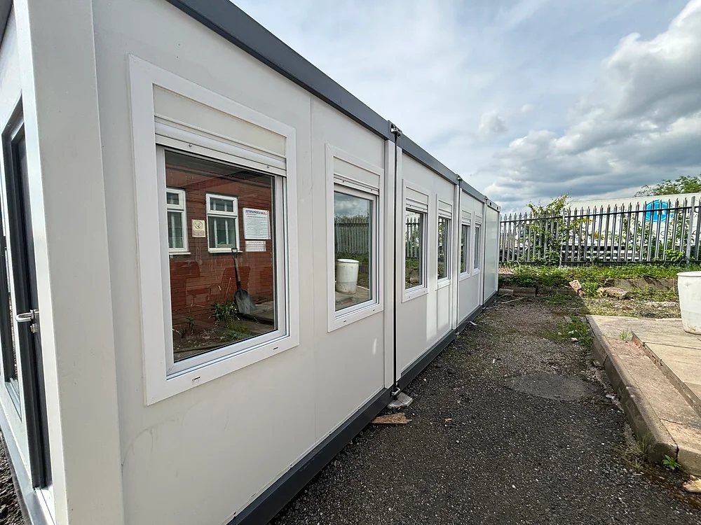 Oficina modular portátil — 4 módulos de 6x9,72 m