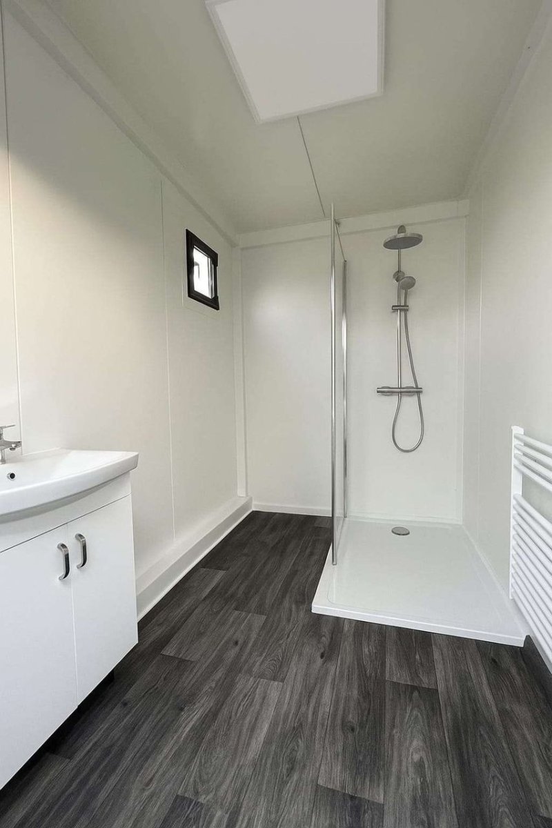Módulo sanitario con ducha y WC separados
