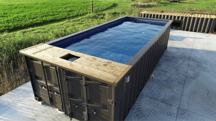Piscina contenedor de 20 pies con terraza y nevera integrada
