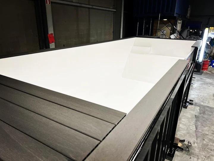 Piscina contenedor negra de 6 m en acero CORTEN